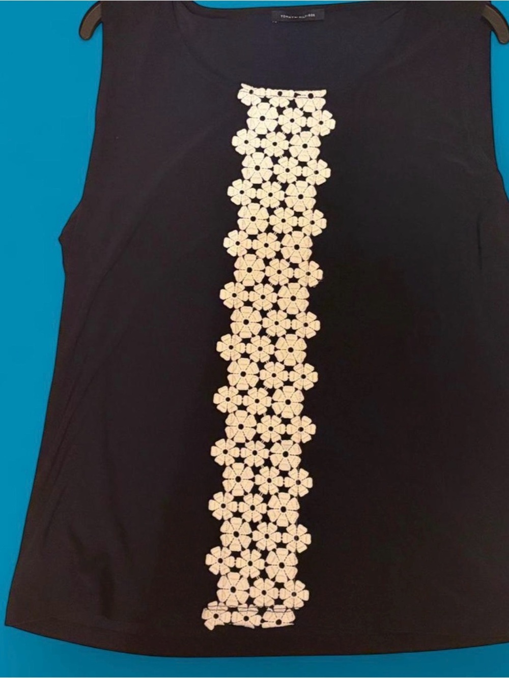 Sleeveless top with vertical flower design